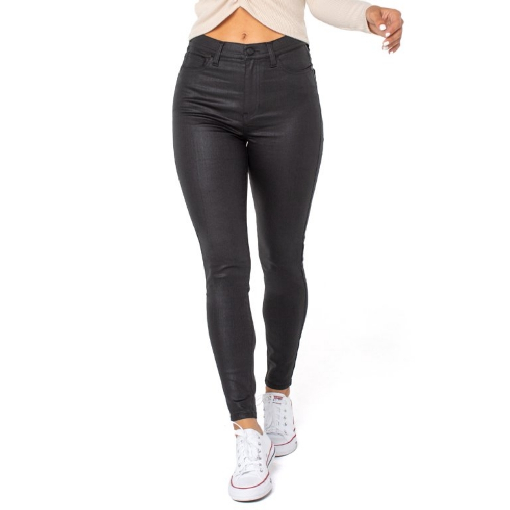 DONATED  NWOT Celebrity Pink Curvy Push-Up Skinny Jeans